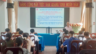 The Chu Se branch of the Vietnam Bank for Social Policies (NHCSXH) conducts training on entrusted lending operations.