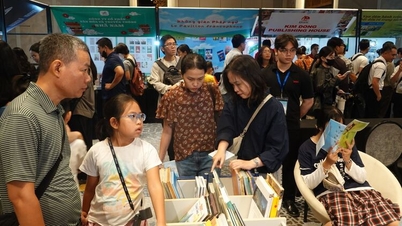 Launching several new comic book titles in Ho Chi Minh City.