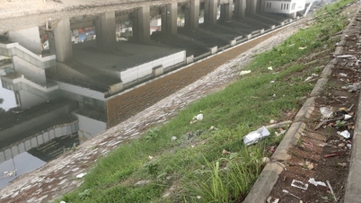 The problem of littering on the To Lich River has recurred nearly a year after renovations.