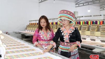 Den förnyade vitaliteten hos Hmong etniska brokader