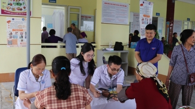 មន្ទីរពេទ្យទូទៅខេត្តក្វាងនិញ បានផ្តល់ការពិនិត្យសុខភាព និងថ្នាំដោយឥតគិតថ្លៃដល់ប្រជាជននៅឃុំដាំហា។