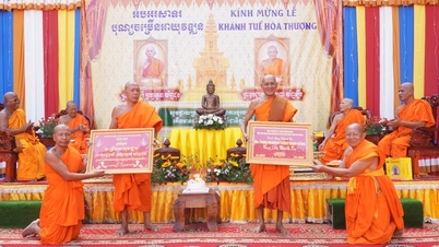 Den patriotiska buddhistiska munkarnas solidaritetsförening i An Giang-provinsen höll ett möte för att fira Chol Chnam Thmay.
