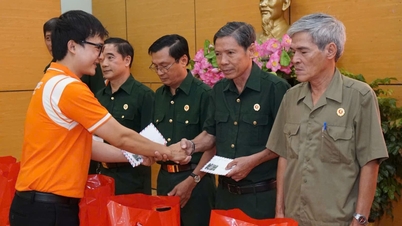 Thăm và tặng quà tri ân các cựu chiến binh tại TP Hồ Chí Minh