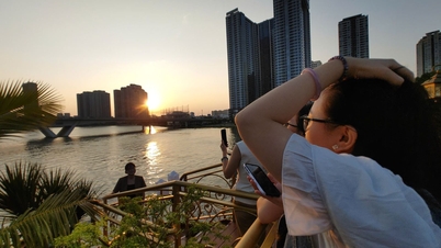 En attraktiv solnedgangscruise på Saigon-elven.