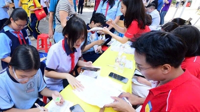 Hari ini, acara "Kepercayaan Diri Memasuki Kelas 10" bertemu dengan siswa dari daerah Ba Ria - Vung Tau.