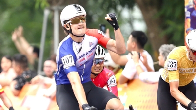 Setelah memenangkan kaus kuning, pemain asing dari tim Vinh Long membandingkan Piala Televisi Kota Ho Chi Minh dengan Tour de France.