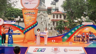 Ton Dong A menyertai aktiviti amal sepanjang Piala Berbasikal Televisyen Bandar Raya Ho Chi Minh.
