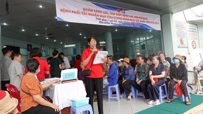 Cidade de Ho Chi Minh: Moradores estão encantados com a vinda de médicos de hospitais de referência para oferecer exames de saúde gratuitos.