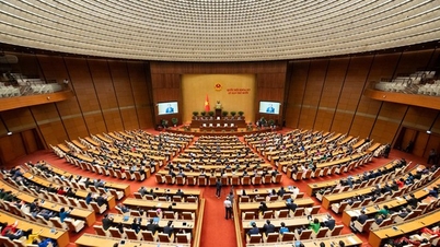 Tidspunktet da den nye presidenten, statsministeren og formannen for nasjonalforsamlingen avlegger embedseden.