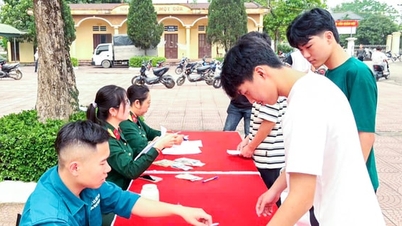 Vật Lại commune is organizing the first-time military service registration for citizens born in 2009.