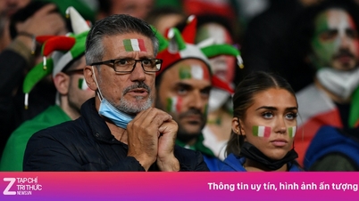 Italian fans lined up in long queues to exchange jerseys.