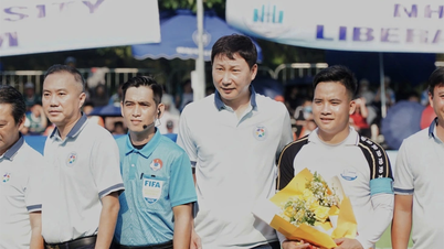 Coach Kim Sang Sik attended the final match of the International Youth and Student Football Tournament.