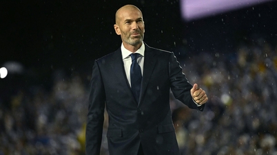 Efsanevi Zidane, Fransa milli takımının başına geçmek için anlaşmaya vardı.