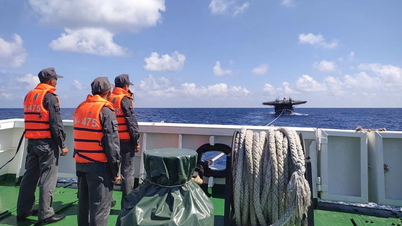 Fisheries patrol vessel 475 rescued 36 fishermen from Quang Ngai province who were in distress at sea.