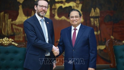 Statsminister Pham Minh Chinh mottar Storbritannias og Nord-Irlands ambassadør.