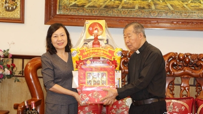 Deputy Secretary of the Provincial Party Committee Huynh Thi Hang extends her best wishes for Easter 2026.