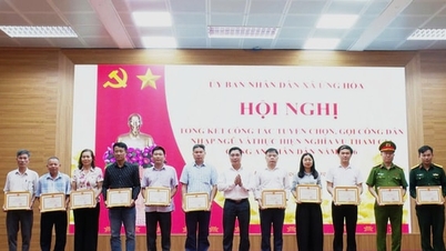 Ung Hoa district commends 26 collectives and individuals for their achievements in military recruitment.