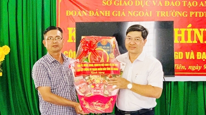 Boldog Chol Chnam Thmay új évet kívánok a hősies Vietnami Anyáknak és a Ha Tien Etnikai Bentlakásos Középiskolának.