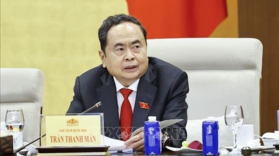 El presidente de la Asamblea Nacional, Tran Thanh Man, presidió la primera sesión del Comité Permanente de la XVI Asamblea Nacional.