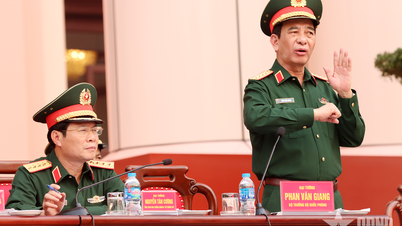 General Phan Văn Giang ledde godkännandeinspektionen av reviderade borrrörelser.