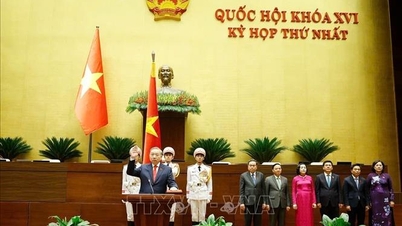 Imagini de la ceremonia de depunere a jurământului de către președintele To Lam.