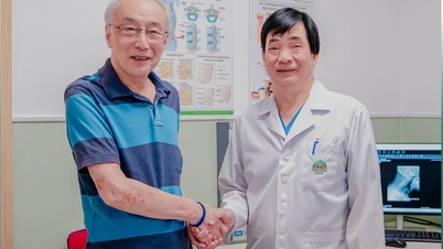 Faisant confiance au système de santé vietnamien, un professeur japonais a parcouru plus de 3 000 km jusqu'au Vietnam pour se faire soigner d'une maladie rare.