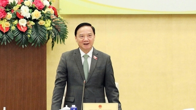 Wakil Ketua Majelis Nasional Nguyen Khac Dinh menghadiri Sidang Pertama Komite Hukum dan Keadilan.