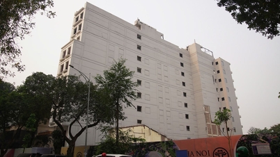 Hanoi lebontott egy kilencemeletes szállodát a Hoan Kiem-tó közelében.