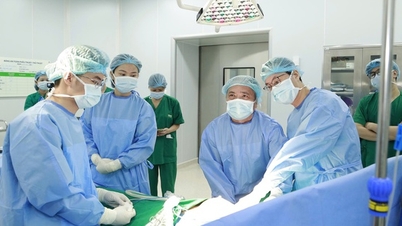 27-year-old woman conquers cancer with 'invisible surgery' that leaves no scar.