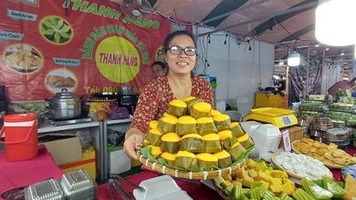 Ca Mau organizes the Southern Traditional Cake Festival.