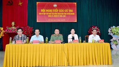 Provinspolischef Nguyen Duc Thuan träffade väljare i kommunen Dong Tho och valkretsen Binh Thuan.