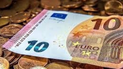 4월 7일 유로 환율: 은행들이 환율을 급격하게 인상하는 가운데, 암시장 환율은 31,000 VND 아래로 떨어졌다.
