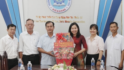 មន្ទីរជនជាតិភាគតិច និងសាសនាខេត្តអានយ៉ាង ផ្ញើសារជូនពរឆ្នាំថ្មីសម្រាប់ពិធីបុណ្យ Chol Chnam Thmay ប្រពៃណីដល់ឃុំចំនួនពីរ។
