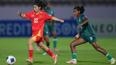 ベトナムU20女子対バングラデシュU20女子（後半）1-0：ベトナムはさらなるゴールを目指して奮闘を続けている。