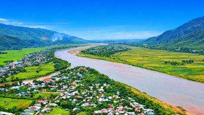 ការដាស់តឿន «ត្បូងដ៏រដុប» របស់ ធឿង ឌឹក