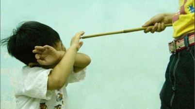 Third-grade student beaten 10 times with a cane by parent who entered school; principal reprimanded.
