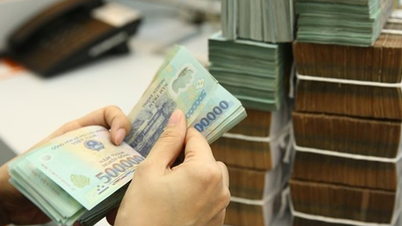 Bank-bank terus menaikkan suku bunga tabungan, dengan deposito sebesar 500.000 VND menghasilkan bunga hingga 8,2% per tahun.