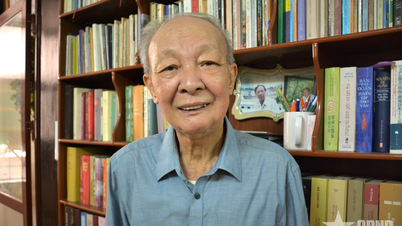 Elhunyt Nguyễn Duc Mau ezredes és költő, a "A vörös virágok színe" című költemény szerzője.