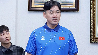 Trener Kim Sang Sik skiller lag med sin fremste assistenttrener på det vietnamesiske landslaget.