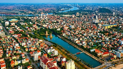 Ninh Binh plans to develop an airport and seaport, aiming to become a centrally-governed city.