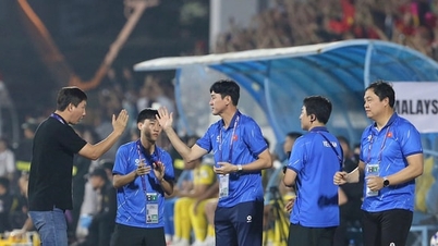 Trợ lý HLV Kim Sang-sik, ông Lee Jung-soo, chia tay U23 Việt Nam và đội tuyển quốc gia Việt Nam