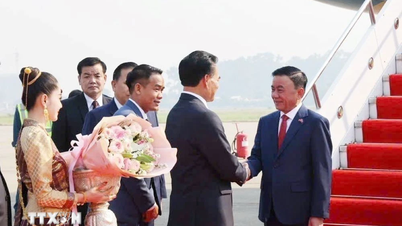 Merkez Komitesi Sekreterliği Daimi Üyesi Tran Cam Tu, Laos'a resmi ziyaretine başlamak üzere Vientiane'ye geldi.