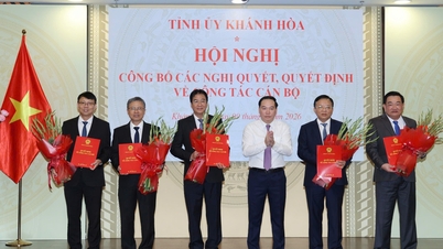 Khanh Hoa province announces personnel decisions for the Provincial People's Council and Provincial People's Committee for the 2026-2031 term.