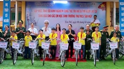 Hai Phong-föreningen för stöd till martyrfamiljer ger gåvor till missgynnade studenter i Bac Ninh.