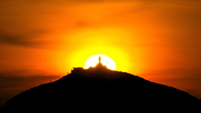 The sunset over Mount Ba Den is breathtaking.