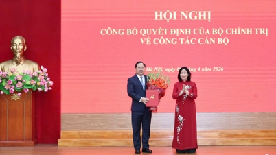 Nguyen Phi Long úr a Vietnami Hazai Front és a Központi Tömegszervezetek Pártbizottságának állandó titkárhelyettese.