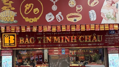 Guldpriserna rasar, guldgatorna är öde, Bao Tin Minh Chau antar en ny försäljningsmetod.