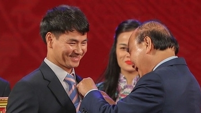 ใครคือศิลปินประชาชนและผู้กำกับภาพยนตร์ชื่อดัง 4 ท่านของเวียดนามที่ได้รับพระราชทานเครื่องราชอิสริยาภรณ์แรงงาน?