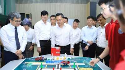 Hanoi introduces AI into classrooms, opening up new teaching approaches.