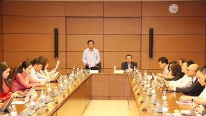 Diskusi di Kelompok 16 (Delegasi Majelis Nasional Provinsi Cao Bang, Dak Lak, dan Tuyen Quang): Membuka potensi sumber daya, mendorong pembangunan yang cepat dan berkelanjutan.